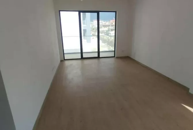 Shtepi me qera Apartament ne Tirane, 3+1, Mobilimi Bosh, pa mobiluar, Pagesa 45,000  Leke.