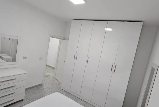 Shtepi me qera Apartament ne Tirane, 1+1, Mobilimi E mobiluar, Pagesa 50,000  Leke.