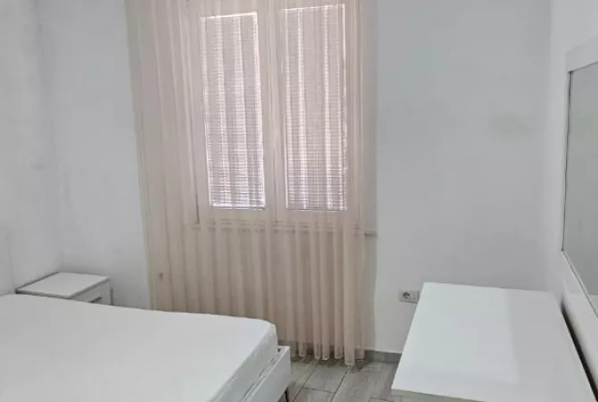 Shtepi me qera Apartament ne Tirane, 1+1, Mobilimi E mobiluar, Pagesa 50,000  Leke.