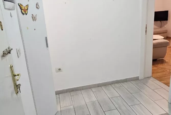 Shtepi me qera Apartament ne Tirane, 1+1, Mobilimi E mobiluar, Pagesa 50,000  Leke.
