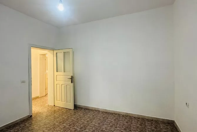 Shtepi me qera 2+1 ne Tirane - 60,000 Leke