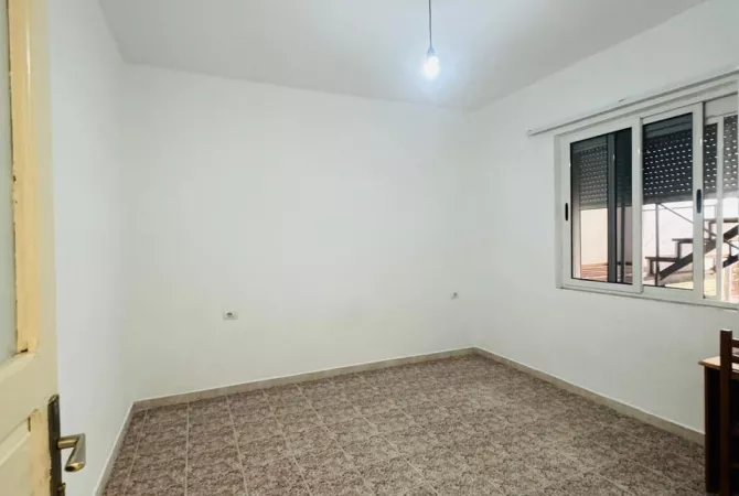 Shtepi me qera 2+1 ne Tirane - 60,000 Leke