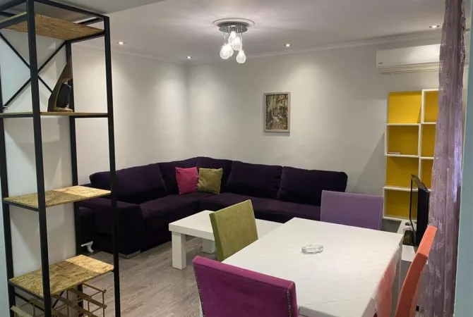 Shtepi me qera Apartament ne Tirane, 2+1, Mobilimi E mobiluar, Pagesa 55,000  Leke.