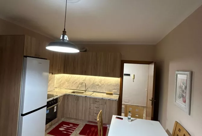 Shtepi me qera Apartament ne Tirane, 2+1, Mobilimi E mobiluar, Pagesa 45,000  Leke.