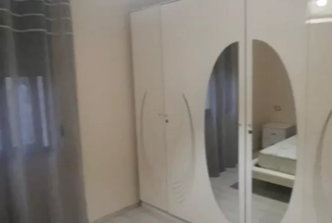 Shtepi me qera Apartament ne Tirane, 1+1, Mobilimi E mobiluar, Pagesa 60,000  Leke.