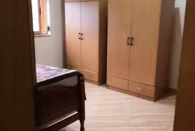Shtepi me qera Apartament ne Tirane, 1+1, Mobilimi E mobiluar, Pagesa 40,000  Leke.