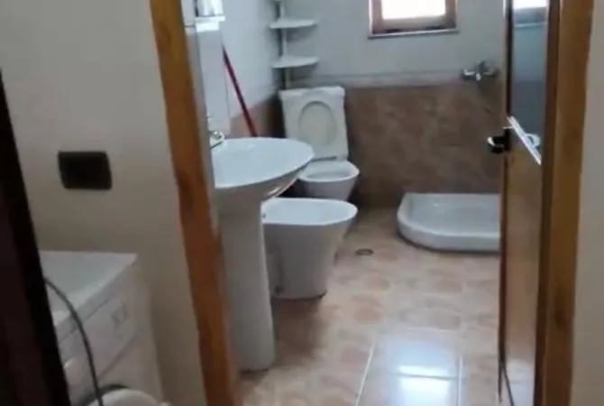 Shtepi me qera Apartament ne Tirane, 1+1, Mobilimi E mobiluar, Pagesa 40,000  Leke.