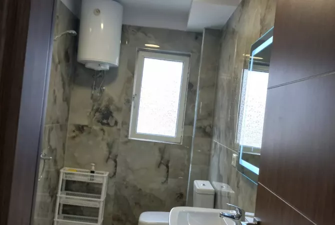 Shtepi me qera Apartament ne Tirane, 1+1, Mobilimi Bosh, pa mobiluar, Pagesa 40,000  Leke.