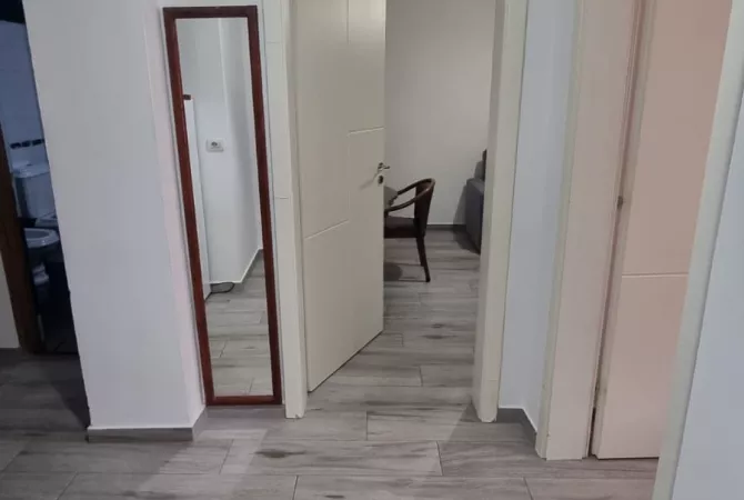 Shtepi me qera Apartament ne Tirane, 1+1, Mobilimi E mobiluar, Pagesa 55,000  Leke.