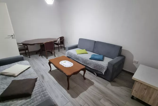 Shtepi me qera Apartament ne Tirane, 1+1, Mobilimi E mobiluar, Pagesa 55,000  Leke.