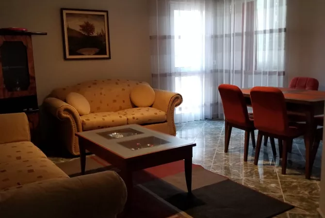 Shtepi me qera Apartament ne Tirane, 2+1, Mobilimi E mobiluar, Pagesa 60,000  Leke.