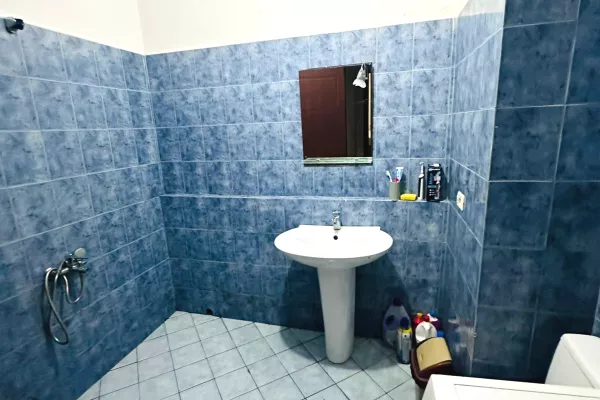 Shtepi me qera 2+1 ne Tirane - 47,000 Leke