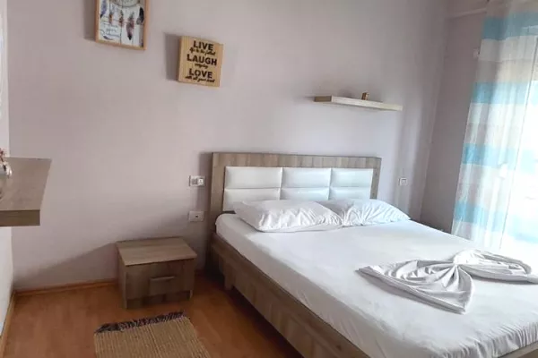 Shtepi me qera Apartament ne Tirane, 2+1, Mobilimi E mobiluar, Pagesa 600  Euro.