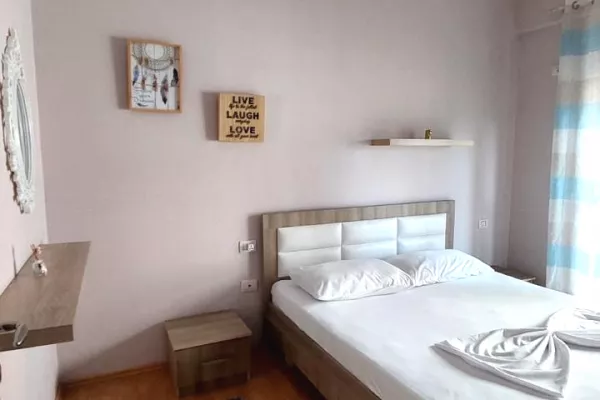 Shtepi me qera Apartament ne Tirane, 2+1, Mobilimi E mobiluar, Pagesa 600  Euro.