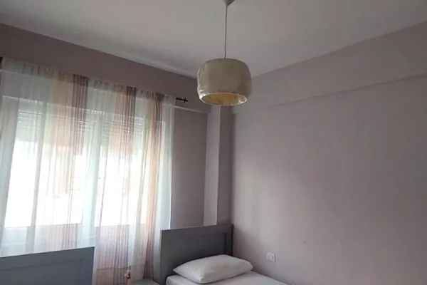 Shtepi me qera Apartament ne Tirane, 2+1, Mobilimi E mobiluar, Pagesa 600  Euro.