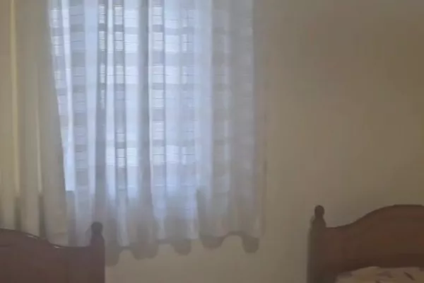 Shtepi me qera Apartament ne Tirane, 3+1, Mobilimi E mobiluar, Pagesa 65,000  Leke.