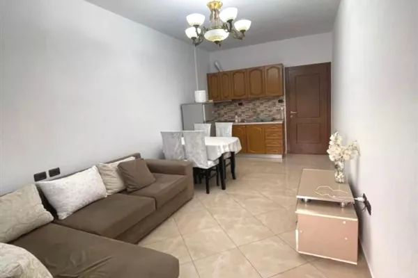 Shtepi me qera Apartament ne Tirane, 2+1, Mobilimi E mobiluar, Pagesa 450  Euro.