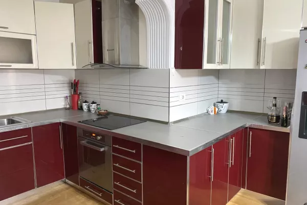 Shtepi me qera Apartament ne Tirane, 2+1, Mobilimi E mobiluar, Pagesa 600  Euro.