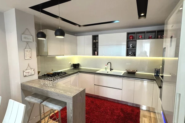 Shtepi me qera 2+1 ne Tirane - 800 Euro