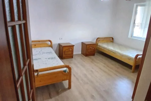 Shtepi me qera Apartament ne Tirane, 1+1, Mobilimi E mobiluar, Pagesa 45,000  Leke.