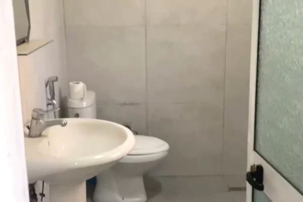 Shtepi me qera 2+1 ne Tirane - 45,000 Leke