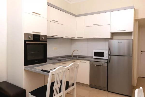 Shtepi me qera 2+1 ne Tirane - 60,000 Leke