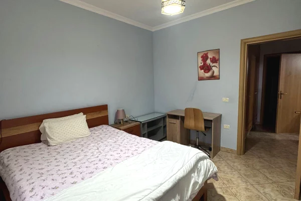 Shtepi me qera 2+1 ne Tirane - 70,000 Leke