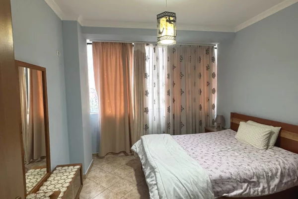 Shtepi me qera 2+1 ne Tirane - 70,000 Leke