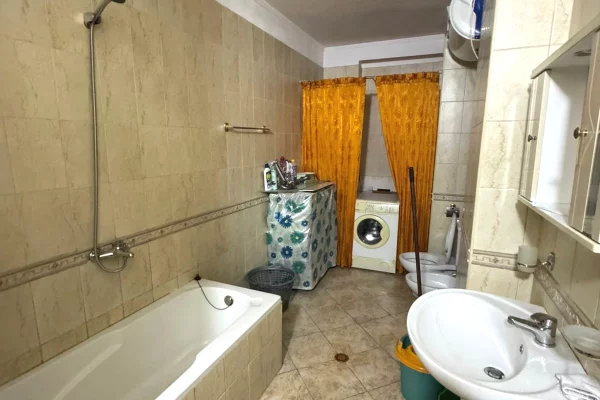 Shtepi me qera 2+1 ne Tirane - 70,000 Leke