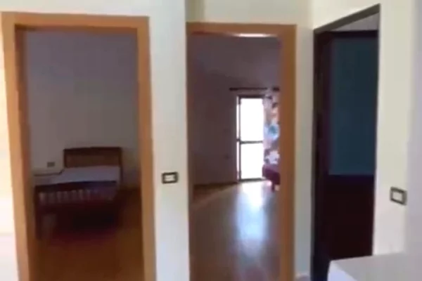 Shtepi me qera Apartament ne Tirane, 2+1, Mobilimi E mobiluar, Pagesa 45,000  Leke.