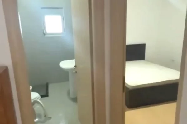 Shtepi me qera 1+1 ne Tirane - 50,000 Leke