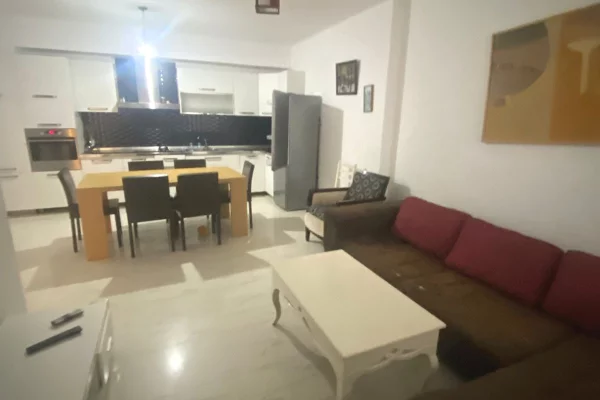 Shtepi me qera Apartament ne Tirane, 2+1, Mobilimi E mobiluar, Pagesa 50,000  Leke.