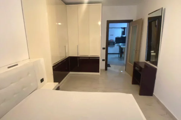 Shtepi me qera Apartament ne Tirane, 2+1, Mobilimi E mobiluar, Pagesa 50,000  Leke.
