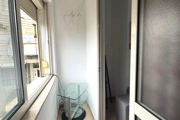 Shtepi me qera Apartament ne Tirane, 1+1, Mobilimi E mobiluar, Pagesa 43,000  Leke.