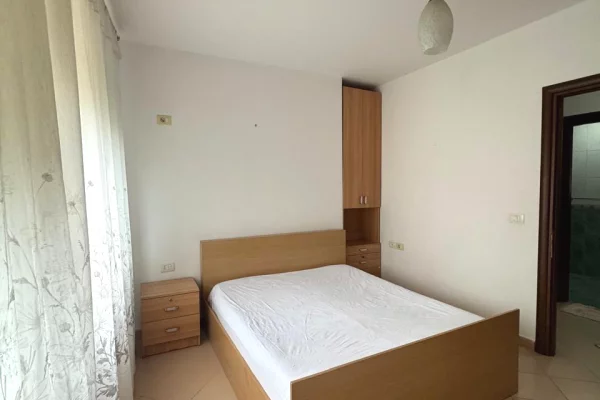 Shtepi me qera 1+1 ne Tirane - 43,000 Leke