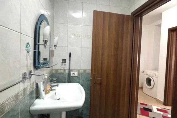 Shtepi me qera Apartament ne Tirane, 1+1, Mobilimi E mobiluar, Pagesa 43,000  Leke.