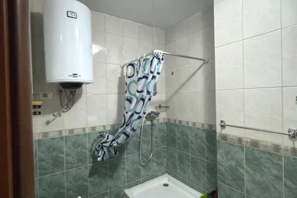 Shtepi me qera Apartament ne Tirane, 1+1, Mobilimi E mobiluar, Pagesa 43,000  Leke.