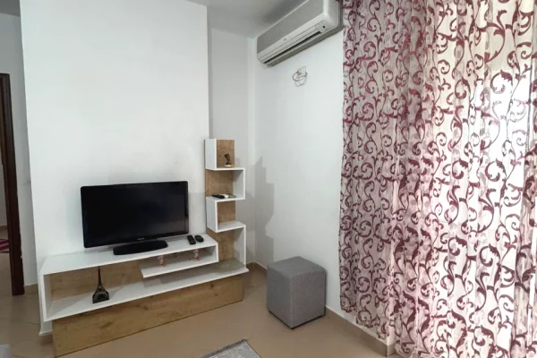 Shtepi me qera Apartament ne Tirane, 1+1, Mobilimi E mobiluar, Pagesa 43,000  Leke.