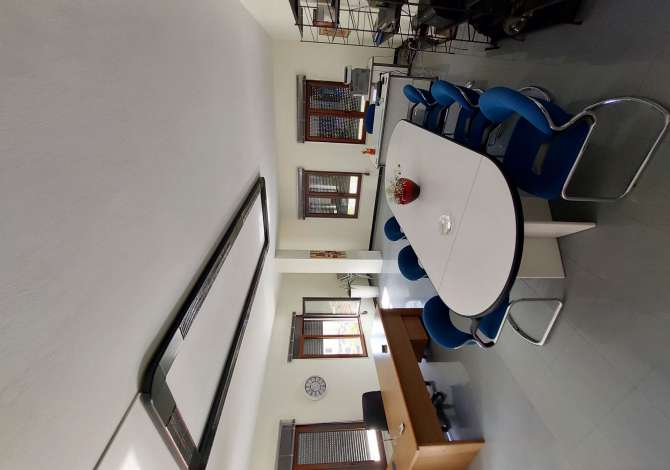 Ambient biznesi me qera 3+1 ne Tirane - 1,000 Euro