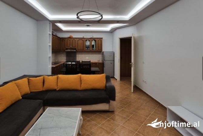 Shtepi me qera 2+1 ne Tirane - 400 Euro