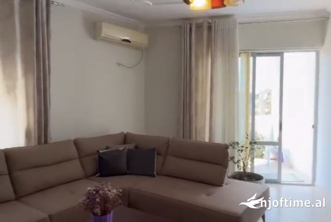 Shtepi me qera 2+1 ne Tirane - 40,000 Leke