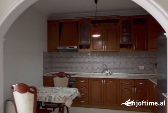 Shtepi me qera 2+1 ne Tirane - 40,000 Leke