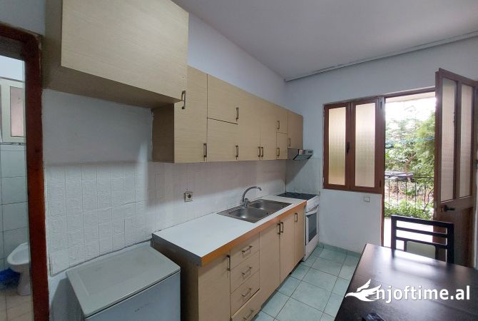 Shtepi me qera 1+1 ne Tirane - 30,000 Leke