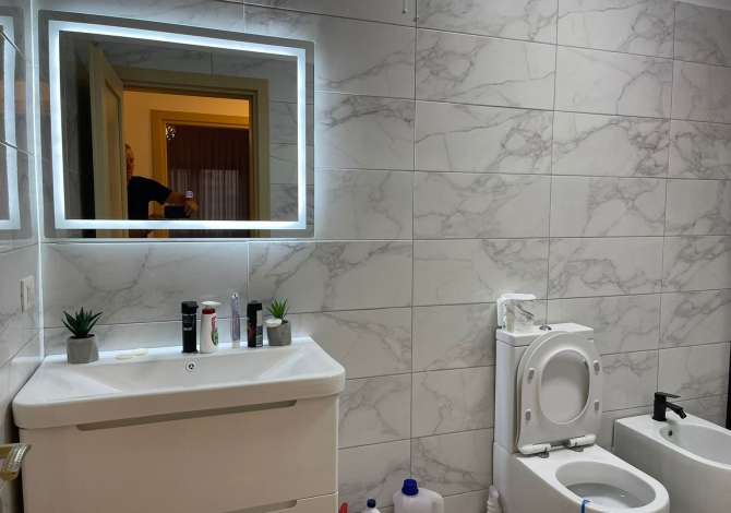 Shtepi ne shitje Apartament ne Tirane, 2+1, Mobilimi E mobiluar, Pagesa 250,000  Euro.