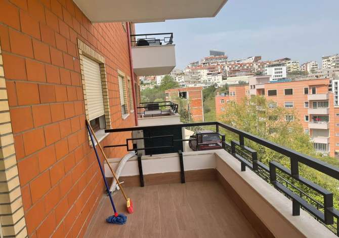 Shtepi ne shitje Apartament ne Tirane, 2+1, Mobilimi E mobiluar, Pagesa 250,000  Euro.