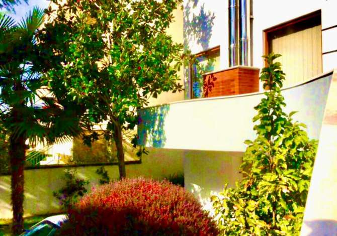 Shtepi ne shitje Vila Luksoze ne Tirane, 7+1, Mobilimi E mobiluar, Pagesa 577,000  Euro.