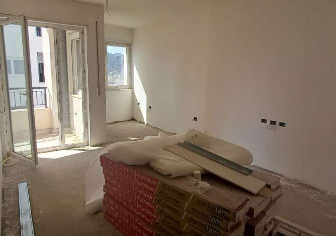 Shtepi ne shitje Apartament ne Tirane, 2+1, Mobilimi Bosh, pa mobiluar, Pagesa 270,000  Euro.