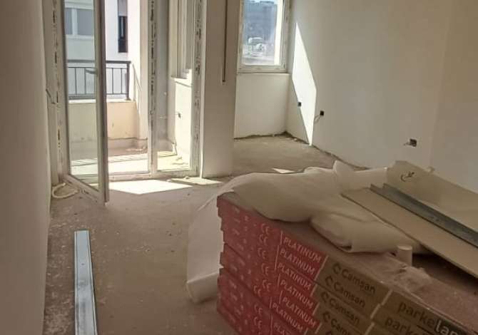 Shtepi ne shitje Apartament ne Tirane, 2+1, Mobilimi Bosh, pa mobiluar, Pagesa 270,000  Euro.