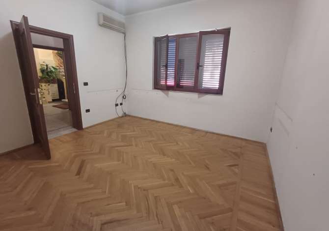 Ambient biznesi me qera 3+1 ne Tirane - 900 Euro