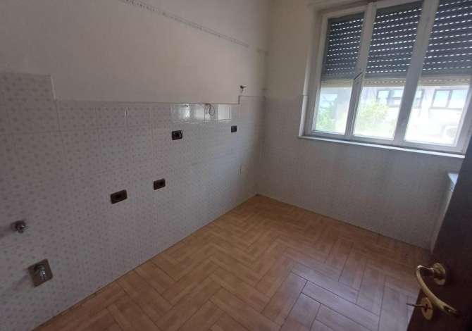 Ambient biznesi me qera 3+1 ne Tirane - 900 Euro